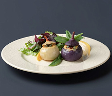 Косуля запечённая в луковицах