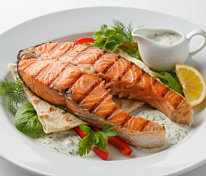 Кета на овощной лепёшке