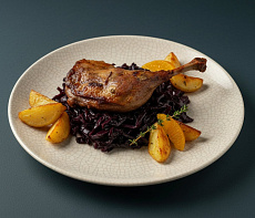 Жареные перепела с краснокочанной капустой