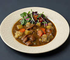 Оленина в густом пряном соусе