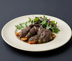 Крупный стейк, целиком запечённый на кости