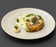 Молодая капуста из печи с кремом из картофеля и звездчаткой