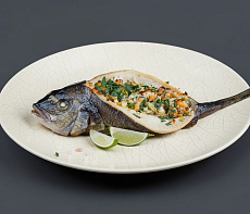 Дорадо с морским коктейлем